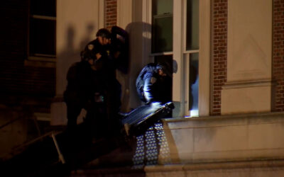 NYPD officers enter building occupied by Columbia students