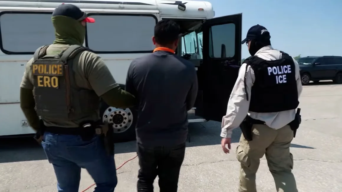 Mayoría de estadounidenses se oponen al aumento de deportaciones de Trump, según encuesta de CNN