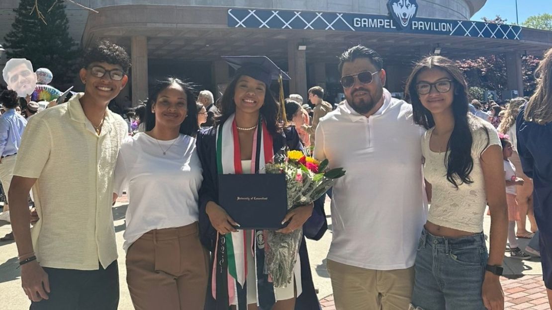“Los tratan como si fueran basura”, dice hija de uno de los dos inmigrantes mexicanos arrestados en Connecticut
